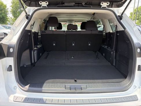 Used 2023 Toyota Highlander L FWD image 8