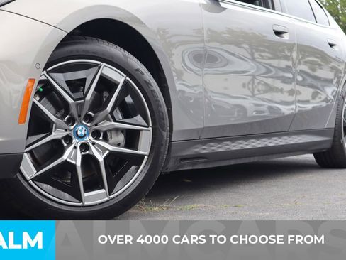 Used 2024 BMW i5 eDrive40i w/ Convenience Package image 2