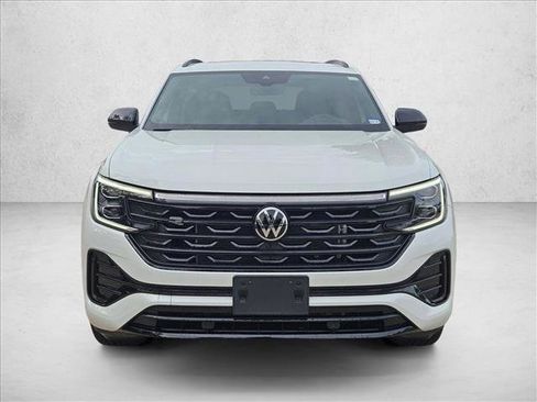 Used 2025 Volkswagen Atlas Cross Sport SEL R-Line image 2