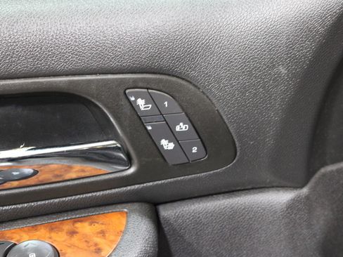 Used 2007 Chevrolet Suburban LT w/ LT Preferred Equipment Group image 8