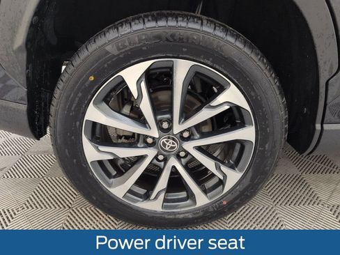 Used 2022 Toyota Corolla Cross XLE image 20