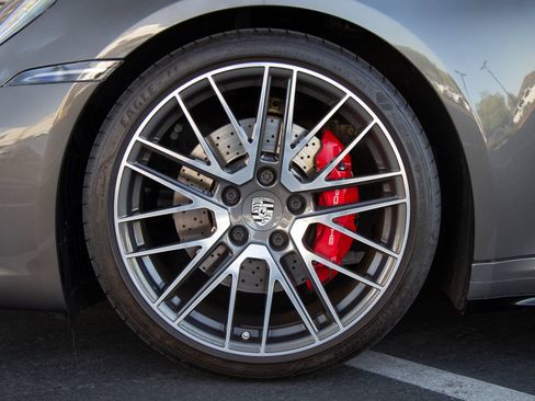 Certified 2024 Porsche 911 Carrera 4S AWD/4WD image 8