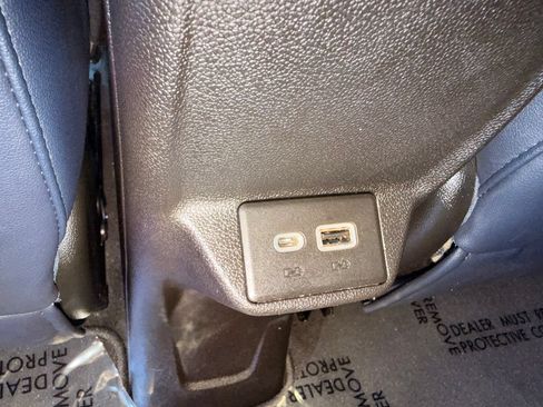 Used 2022 Chevrolet Bolt EUV Premier w/ Sun & Sound Package FWD image 9