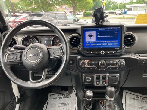 Used 2022 Jeep Wrangler Sport AWD/4WD image 5