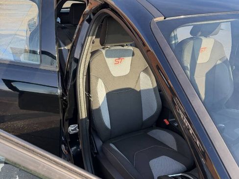 Used 2017 Ford Focus ST image 22