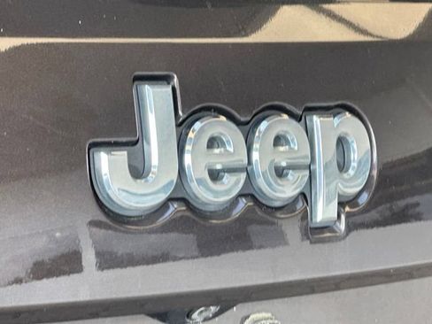 Used 2017 Jeep Grand Cherokee Overland AWD/4WD image 22
