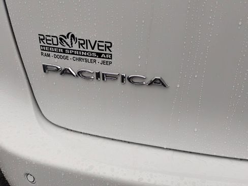New 2026 Chrysler Pacifica Select image 10