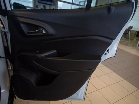 Used 2024 Chevrolet Trax ACTIV w/ Sunroof Package image 11