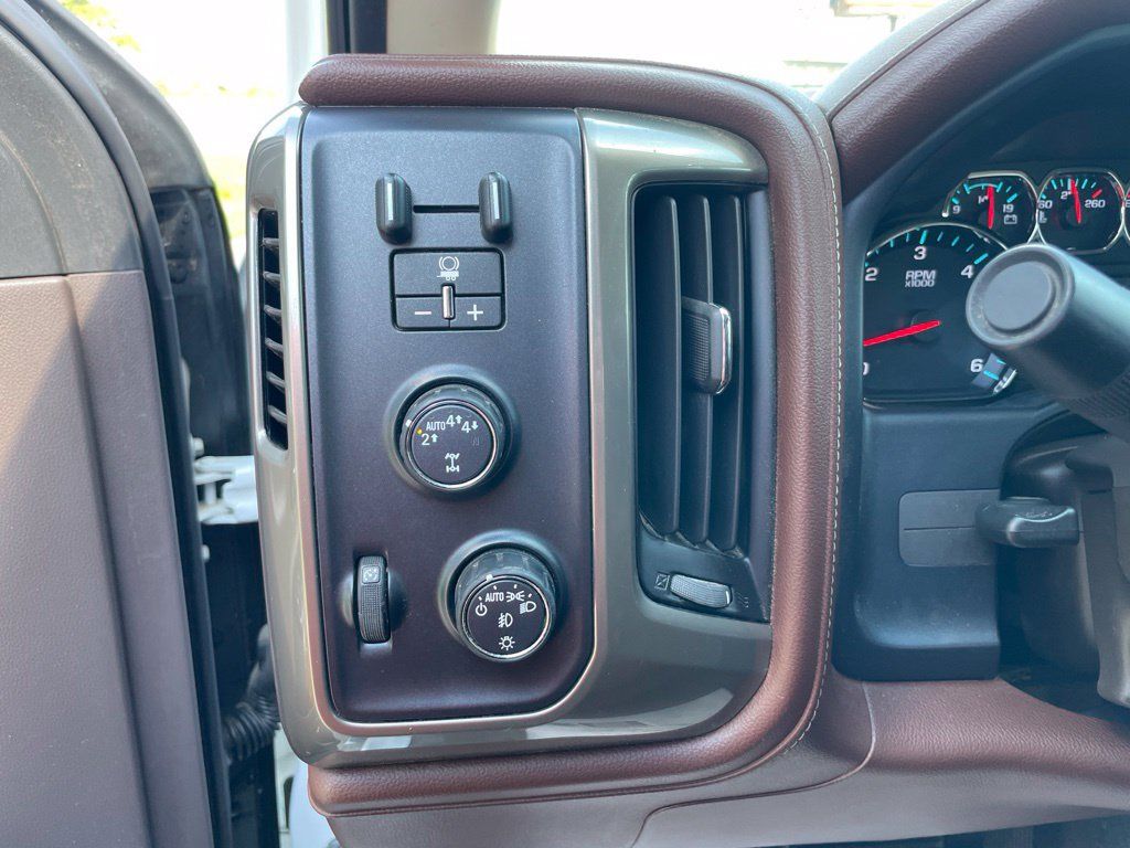 Used 2018 Chevrolet Silverado 1500 High Country AWD/4WD image 17