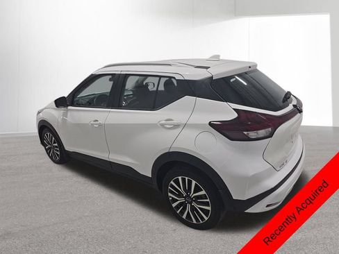 Used 2022 Nissan Kicks SV FWD image 3
