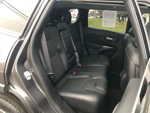 Used 2019 Jeep Cherokee Limited w/ Technology Group image 61