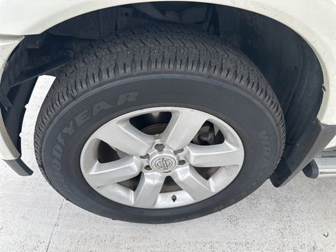 Used 2014 Nissan Titan SL w/ SL Moonroof Package image 6