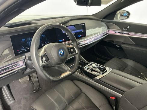 Used 2024 BMW i7 eDrive50 image 23