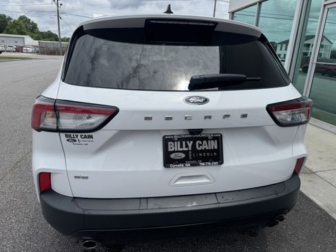 Used 2022 Ford Escape SE w/ SE Sport Appearance Package FWD image 3