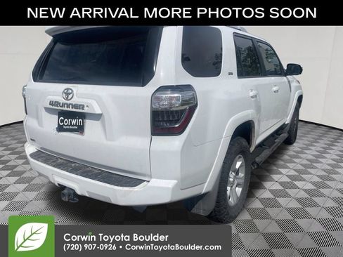 Used 2016 Toyota 4Runner SR5 AWD/4WD image 8