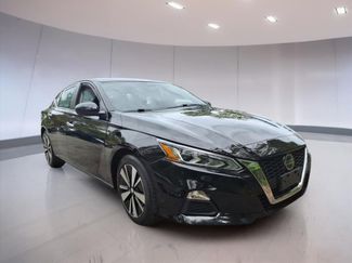 Used 2021 Nissan Altima 2.5 SV image 1