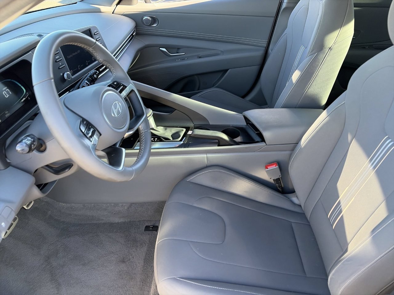 Certified 2025 Hyundai Elantra Sport FWD image 18