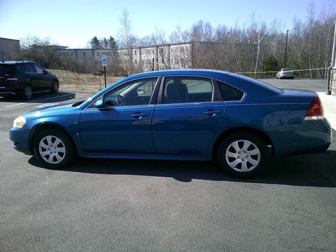 Used 2010 Chevrolet Impala LS FWD image 4