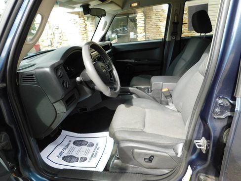 Used 2008 Jeep Commander Sport image 17