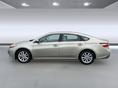 Used 2014 Toyota Avalon XLE image 2