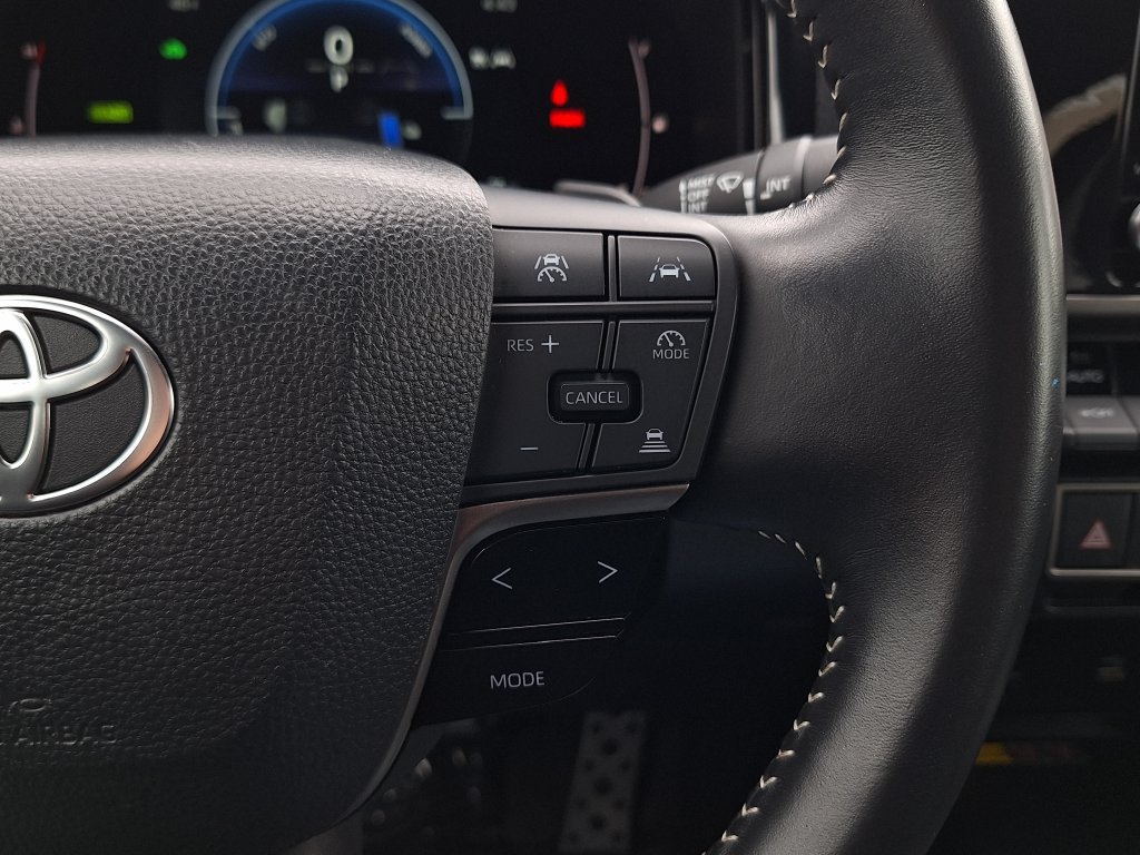 Used 2025 Toyota Camry SE FWD image 17