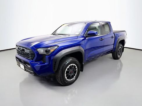 Used 2025 Toyota Tacoma TRD Off-Road AWD/4WD image 3