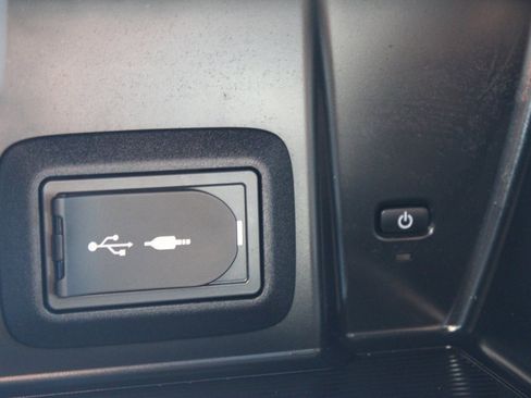 Used 2021 Toyota Venza Limited image 21