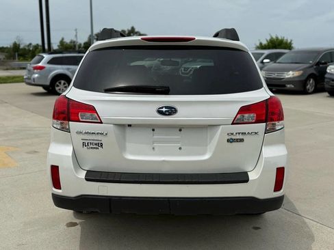 Used 2010 Subaru Outback 2.5i Limited image 6