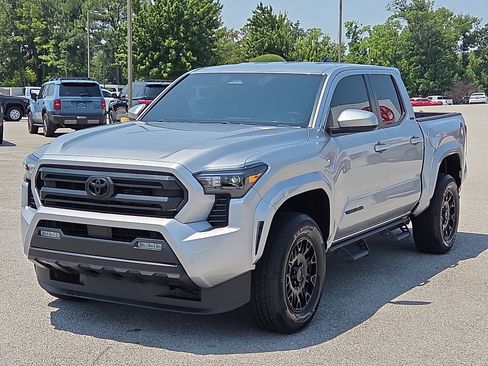 Used 2024 Toyota Tacoma SR5 AWD/4WD image 2