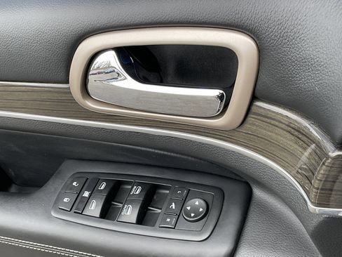 Used 2015 Jeep Grand Cherokee Overland image 29