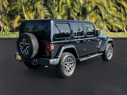 Used 2024 Jeep Wrangler Unlimited Sahara w/ Technology Group AWD/4WD image 5