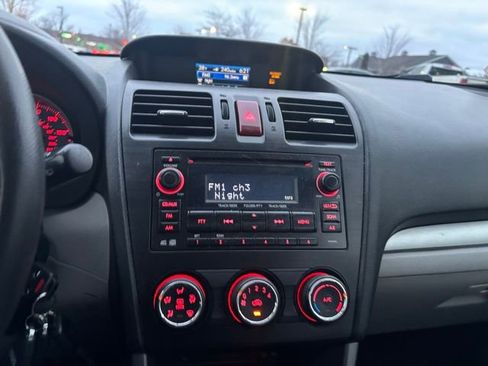 Used 2015 Subaru Forester 2.5i w/ Alloy Wheel Package image 10