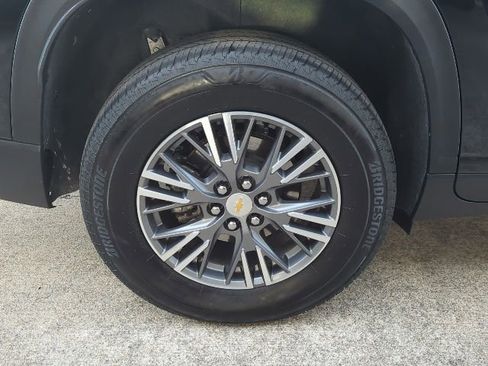 Certified 2025 Chevrolet Traverse LT image 3