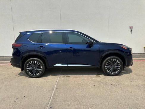 Used 2024 Nissan Rogue Platinum AWD/4WD image 9