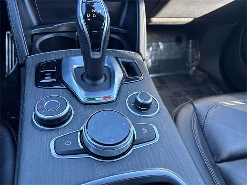 Used 2022 Alfa Romeo Stelvio Ti image 29