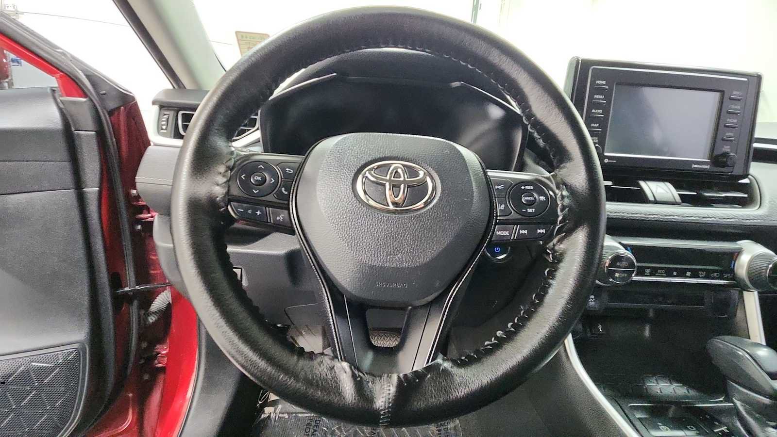 Certified 2020 Toyota RAV4 XLE w/ Carpet Mat Package AWD/4WD image 16