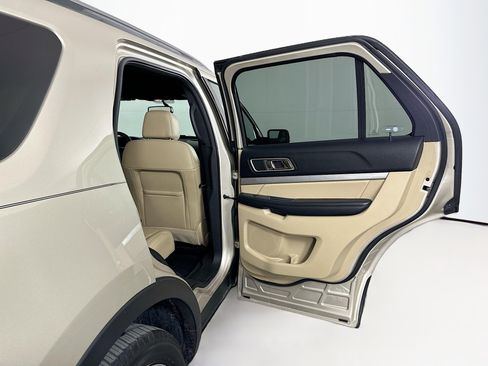 Used 2017 Ford Explorer XLT w/ Equipment Group 202A image 33