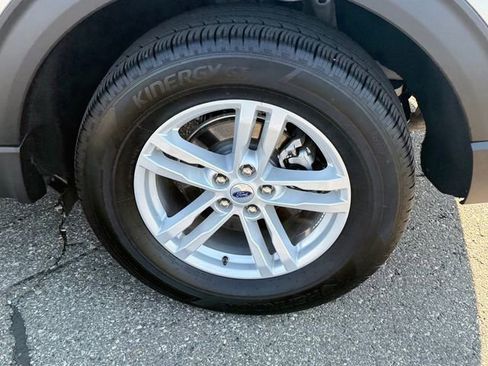 Used 2023 Ford Explorer XLT AWD/4WD image 5