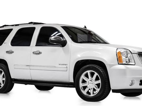 Used 2010 GMC Yukon SLT RWD image 1