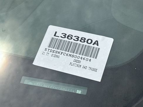 Used 2021 Toyota Sienna Platinum AWD/4WD image 16