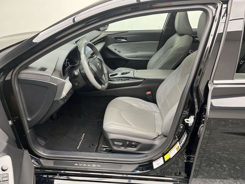 Used 2021 Toyota Avalon Limited w/ Advanced Safety Package FWD image 3