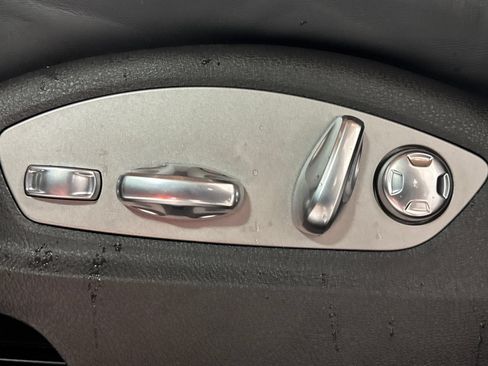 Used 2024 Porsche Macan AWD/4WD image 11