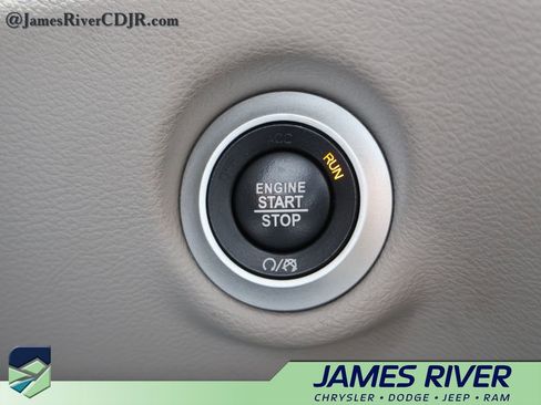 Used 2017 Chrysler Pacifica LX image 30