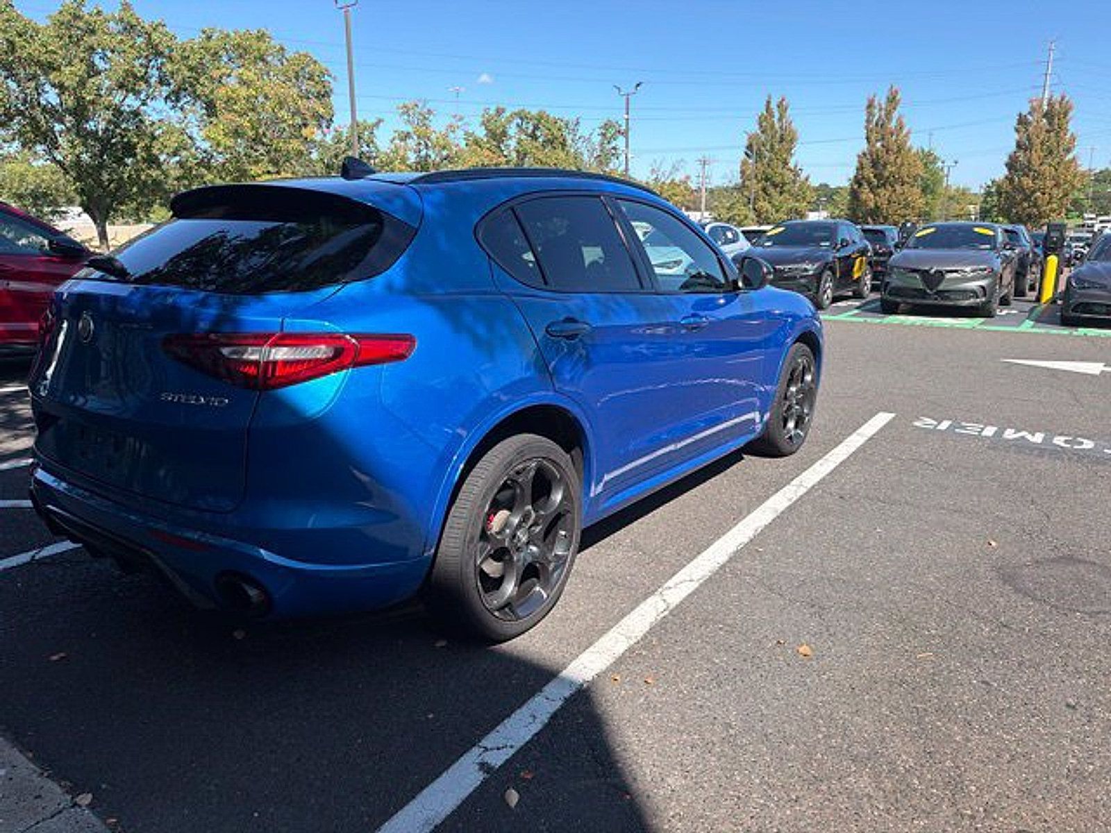Used 2023 Alfa Romeo Stelvio Veloce AWD/4WD image 6