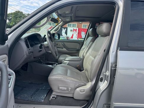 Used 2001 Toyota Sequoia Limited RWD image 9