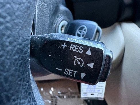 Used 2012 Toyota Camry L image 29