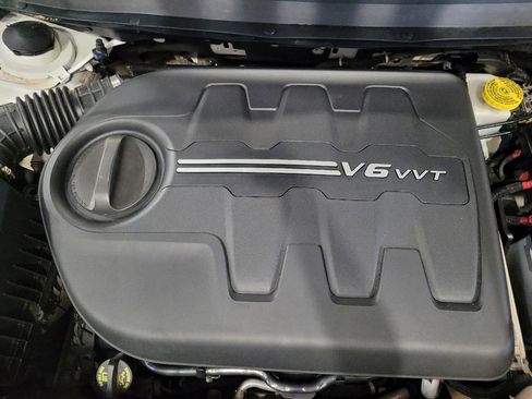 Used 2019 Jeep Cherokee Trailhawk AWD/4WD image 30