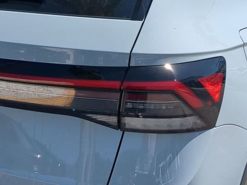 New 2026 Volkswagen Taos SE FWD image 8