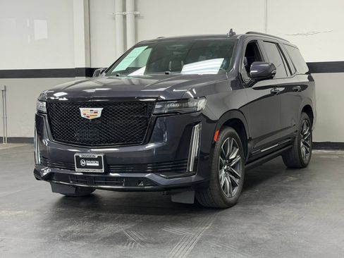 Used 2022 Cadillac Escalade Sport Platinum w/ Heavy-Duty Trailer Package AWD/4WD image 5
