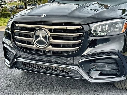 Used 2024 Mercedes-Benz GLS 450 4MATIC image 9